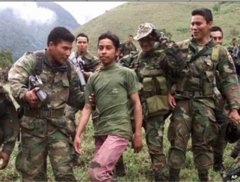 esposa liberada|Colombia: EMC libera a un soldado, su esposa y bebé.